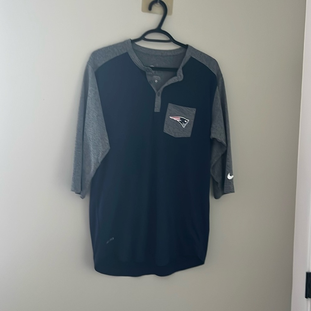 Nike Dri-FIT New England Patriots Henley 3/4 Sleeve Shirt Medium